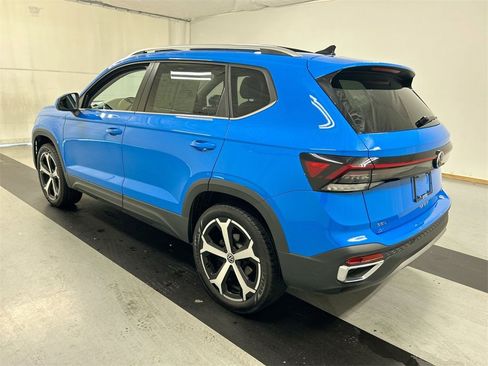 Certified 2025 Volkswagen Taos SEL image 10