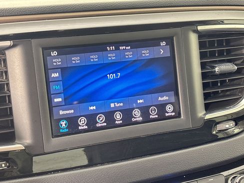 Used 2018 Chrysler Pacifica Touring-L image 21