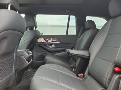 Used 2025 Mercedes-Benz GLS 450 4MATIC image 10