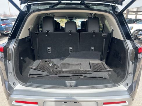 Used 2024 Nissan Pathfinder SL image 11