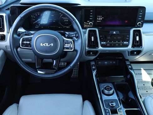 Used 2022 Kia Sorento SX Prestige w/ Panoramic Sunroof Package image 17