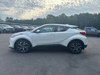 Used 2020 Toyota C-HR XLE FWD video 2