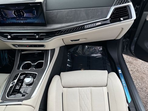 New 2026 BMW X7 M60i image 19