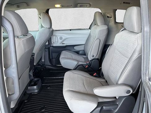 Used 2024 Toyota Sienna LE AWD/4WD image 10