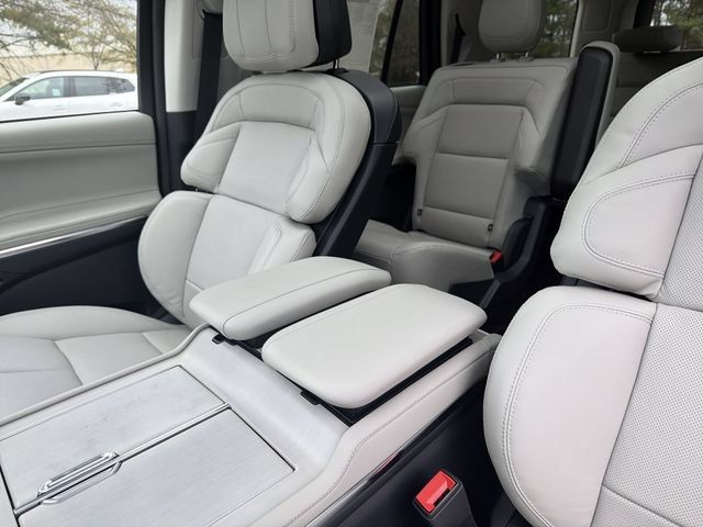 New 2025 Lincoln Navigator Reserve AWD/4WD image 21