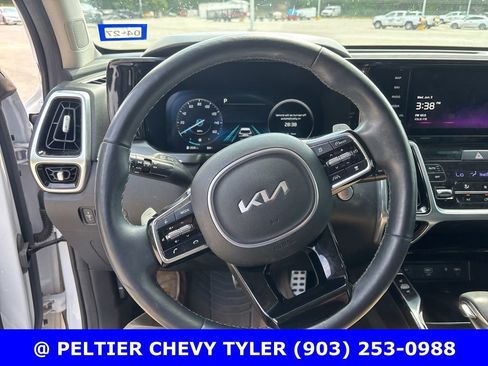 Used 2023 Kia Sorento SX AWD/4WD image 14