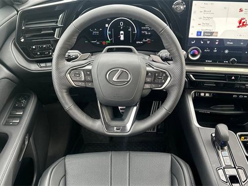 Used 2026 Lexus TX 500h AWD w/ Technology Package image 17