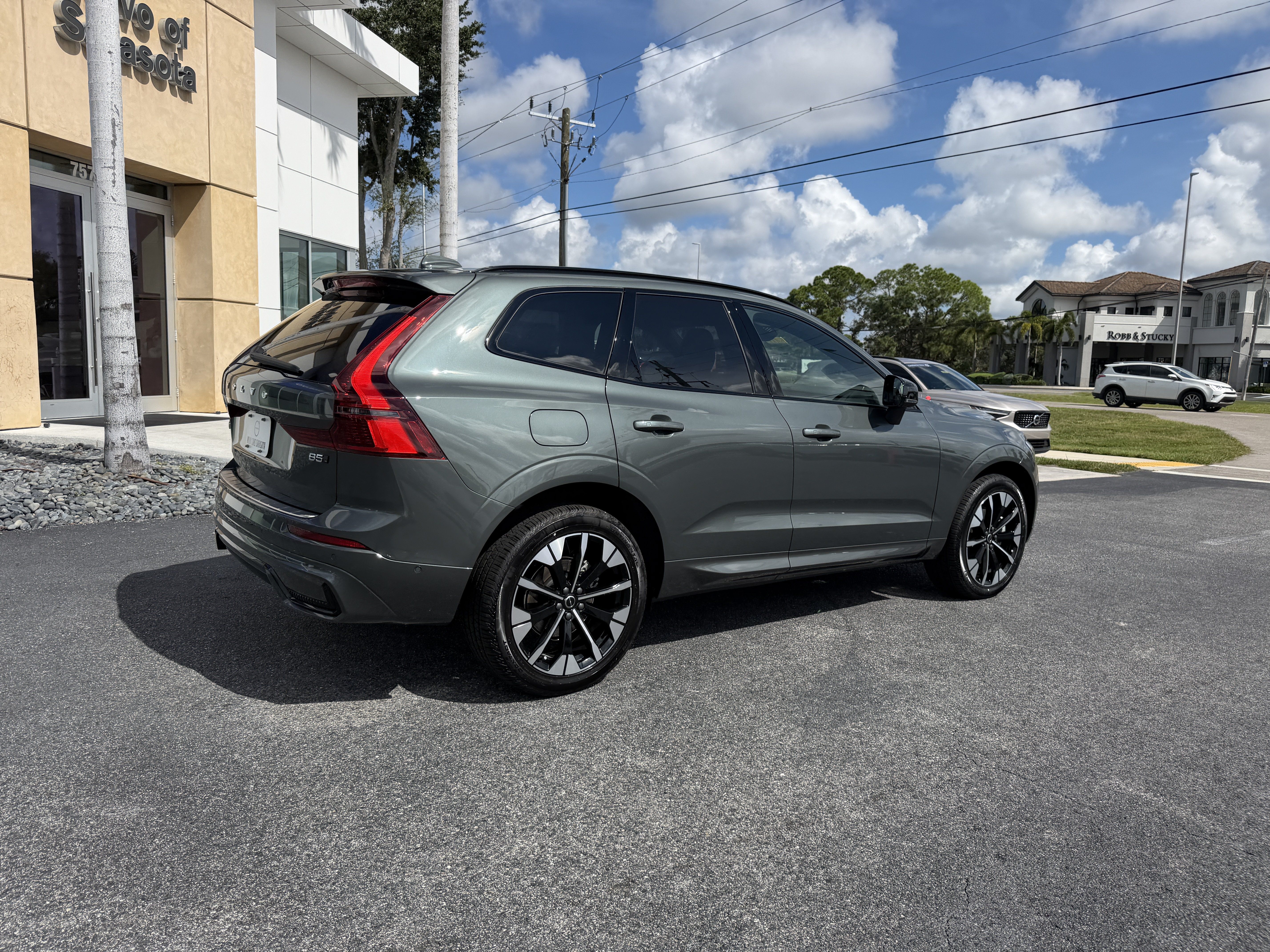 New 2027 Volvo XC60 B5 Plus AWD/4WD image 3