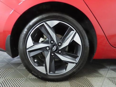 Used 2023 Hyundai Elantra SEL w/ Convenience Package image 33