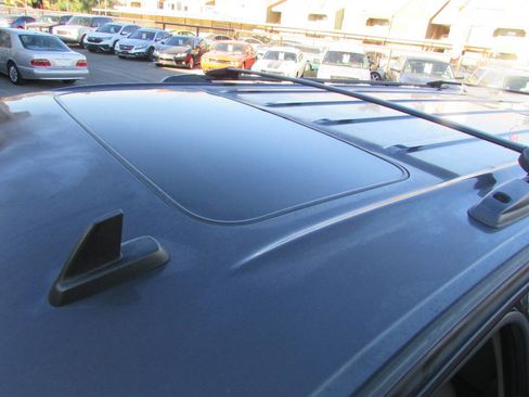 Used 2010 GMC Yukon XL SLT image 29