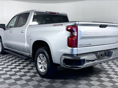 Used 2019 Chevrolet Silverado 1500 LT w/ Convenience Package AWD/4WD image 2