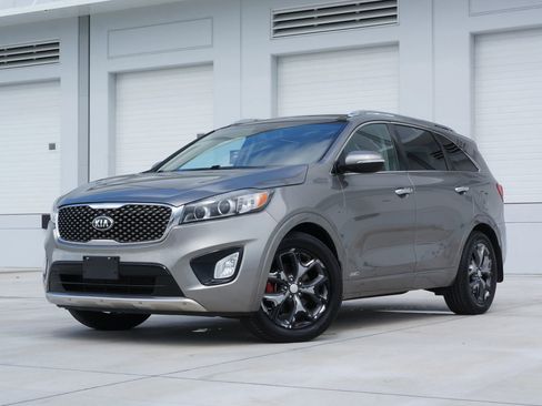 Used 2017 Kia Sorento SX image 5