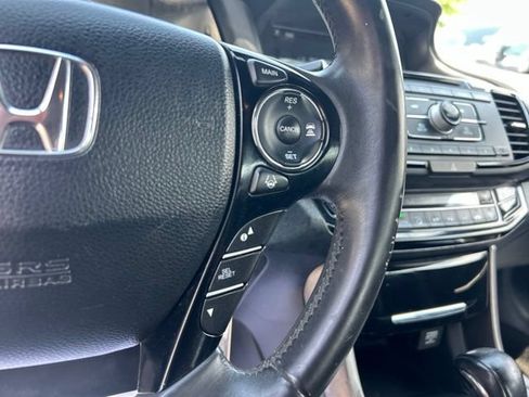 Used 2017 Honda Accord Sport image 21