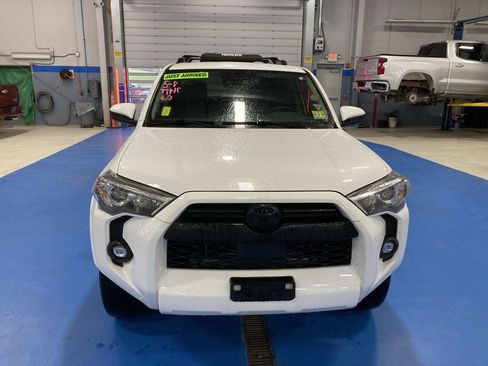 Used 2021 Toyota 4Runner SR5 AWD/4WD image 2