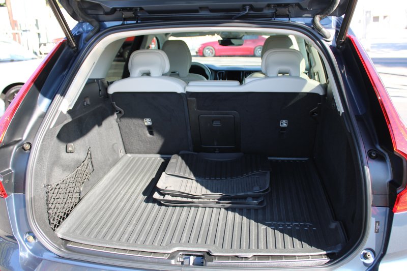 Used 2022 Volvo XC60 B5 Momentum FWD image 8