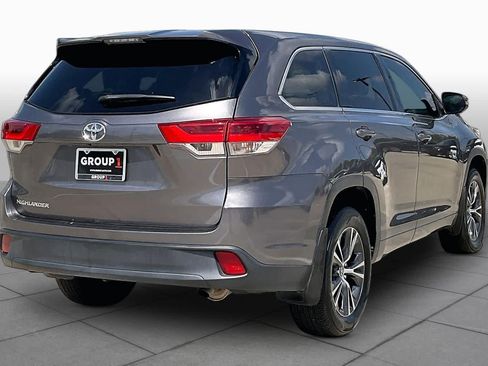 Used 2018 Toyota Highlander LE FWD image 13