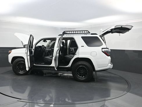 Used 2022 Toyota 4Runner SR5 Premium w/ Moonroof Package RWD image 35