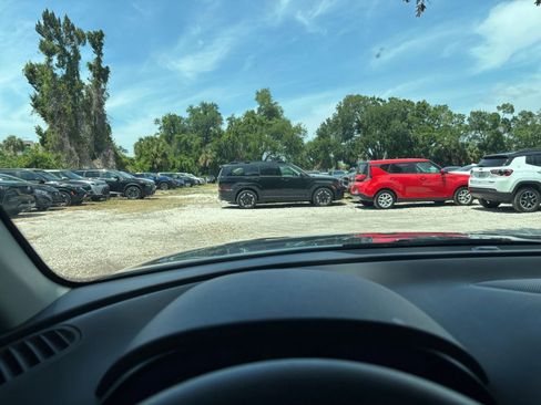 Used 2025 Kia Soul LX w/ LX Technology Package FWD image 33