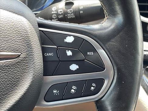 Used 2021 Chrysler Pacifica Touring-L FWD image 22