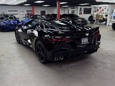 Used 2020 Chevrolet Corvette Stingray Coupe w/ Z51 Performance Package RWD image 21