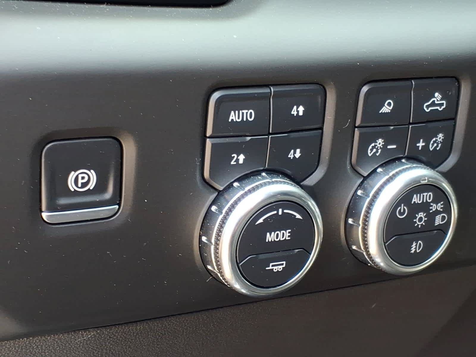 Used 2025 GMC Sierra 1500 AT4 w/ AT4 Premium Package AWD/4WD image 6
