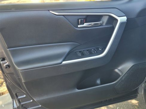 Used 2022 Toyota RAV4 XLE image 15