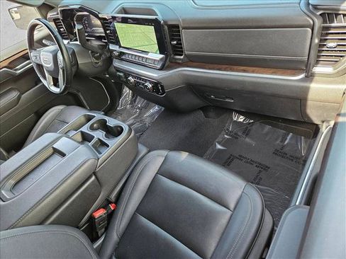 Used 2025 GMC Sierra 1500 SLT AWD/4WD image 19