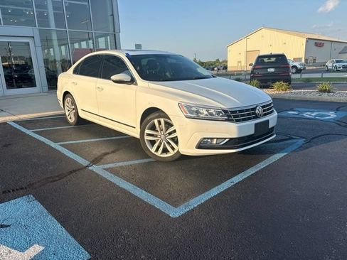 Used 2017 Volkswagen Passat 1.8T SE FWD image 1