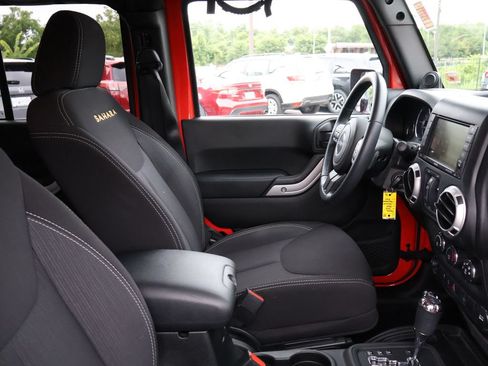 Used 2013 Jeep Wrangler Unlimited Sahara w/ Connectivity Group AWD/4WD image 8