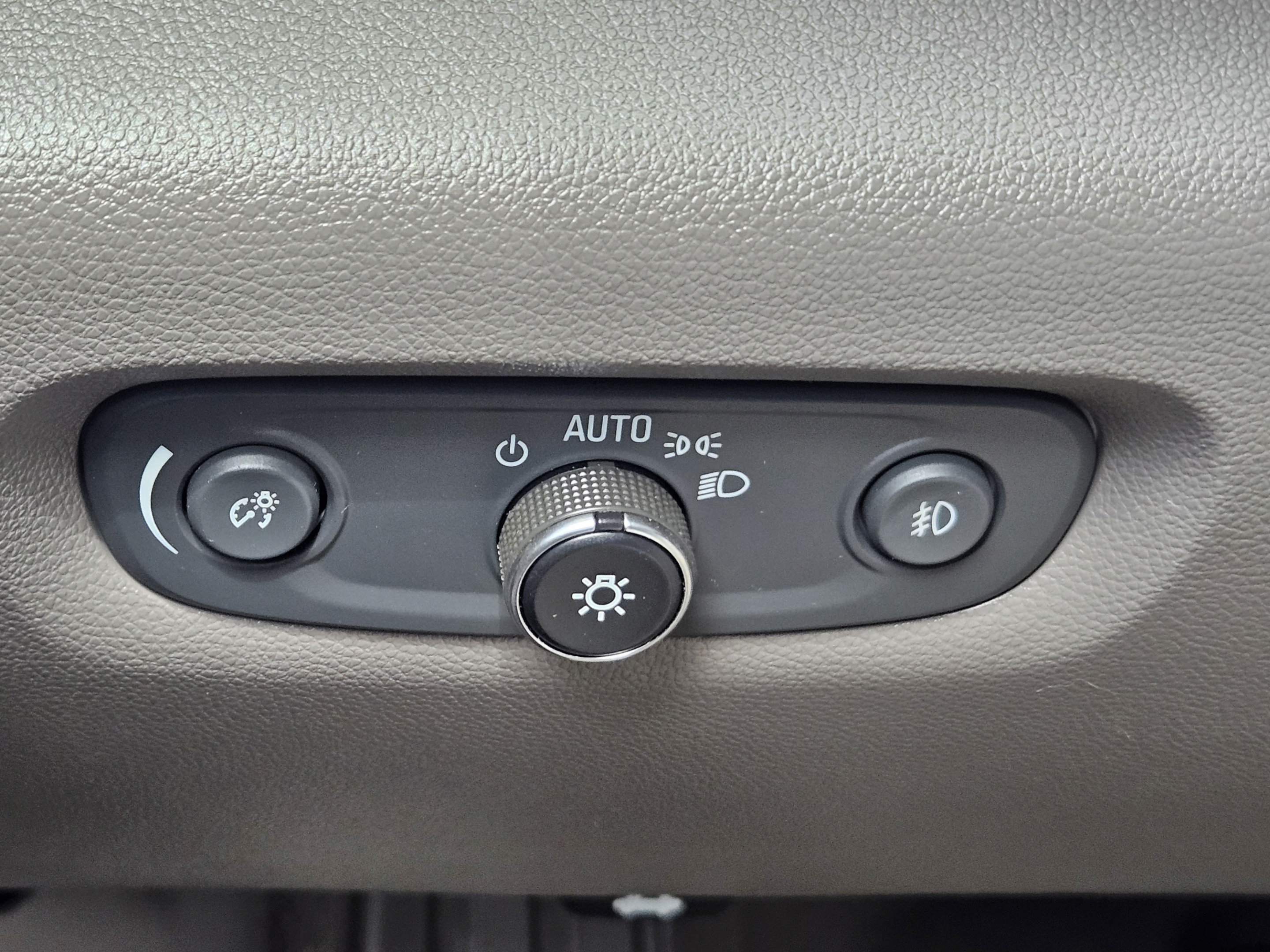 Used 2020 Chevrolet Traverse Premier FWD image 14