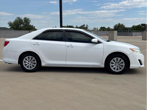 Used 2012 Toyota Camry LE FWD image 9
