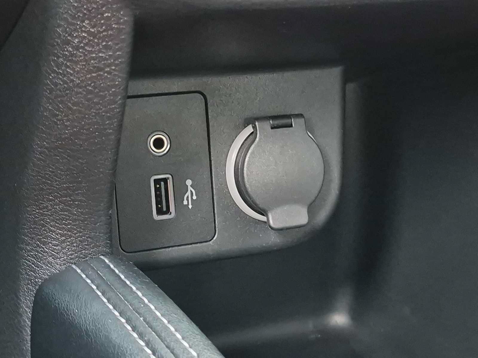 Used 2019 Nissan Kicks SV FWD image 28