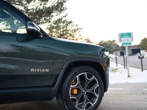 Used 2023 Rivian R1S Adventure image 10