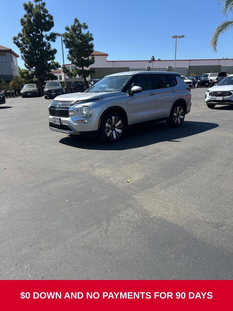 Used 2025 Mitsubishi Outlander SE AWD/4WD image 1
