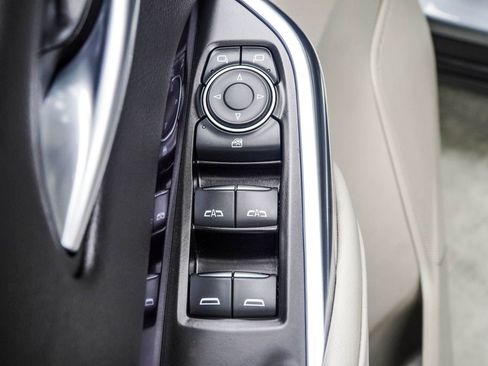 Used 2023 Cadillac XT4 Luxury w/ Cold Weather Package FWD image 33