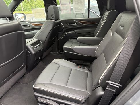 Used 2024 Cadillac Escalade Premium Luxury w/ Performance Package AWD/4WD image 28