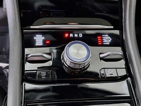 Used 2023 Jeep Grand Cherokee Overland image 11