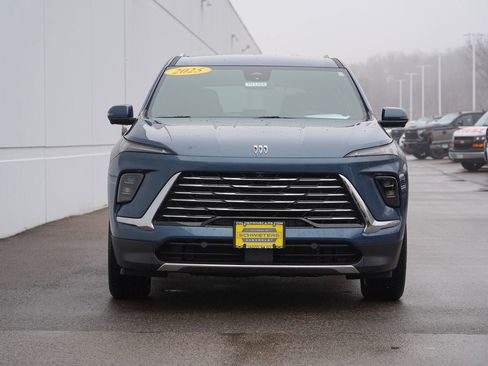 Used 2025 Buick Enclave Preferred image 8