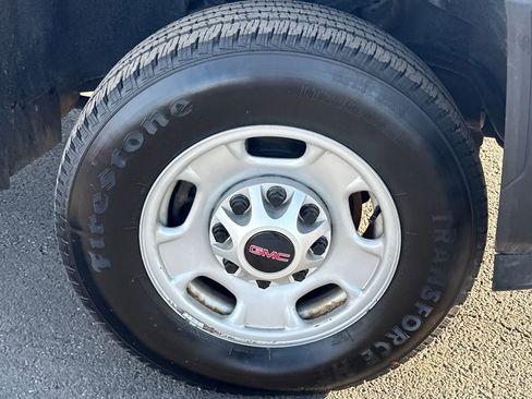 Used 2024 GMC Sierra 2500 Pro w/ Convenience Package image 9