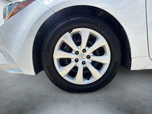 Used 2020 Toyota Corolla LE FWD image 14