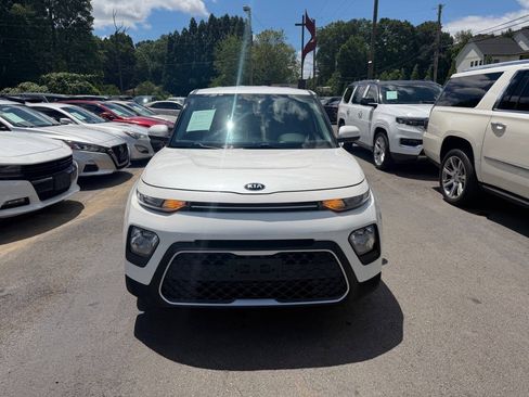 Used 2021 Kia Soul LX FWD image 2