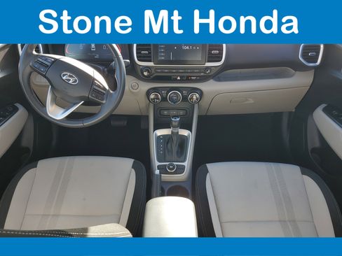 Used 2024 Hyundai Venue SEL image 15