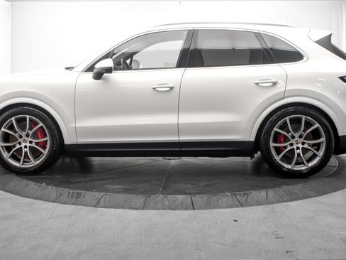 Used 2025 Porsche Cayenne S AWD/4WD image 6