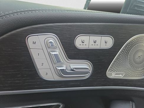 Used 2025 Mercedes-Benz GLS 580 4MATIC image 13