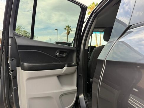 Used 2017 Honda Ridgeline RTS image 33