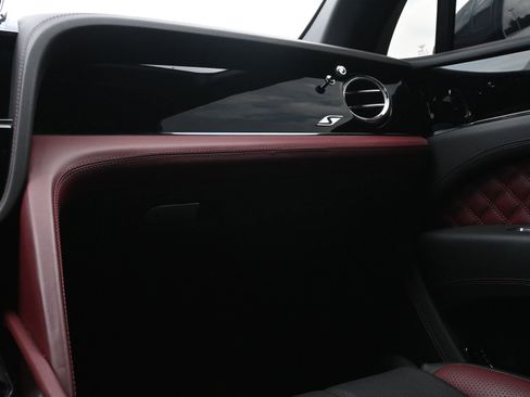 Used 2024 Bentley Bentayga AWD/4WD image 9