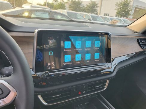 New 2026 Volkswagen Atlas SE image 8