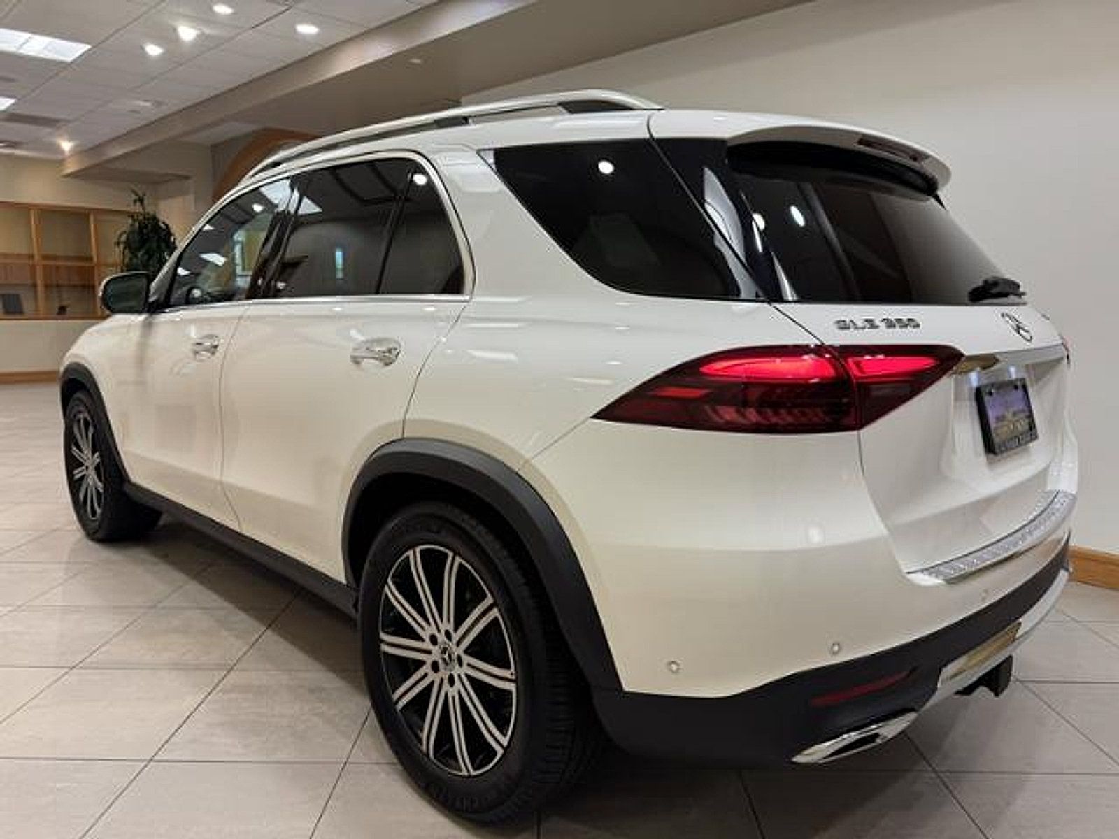 Used 2026 Mercedes-Benz GLE 350 4MATIC image 3