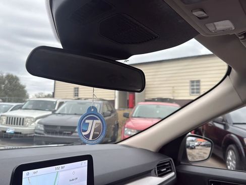 Used 2020 Ford Escape SE image 32