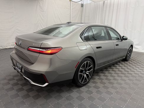 Used 2024 BMW 740i xDrive image 4